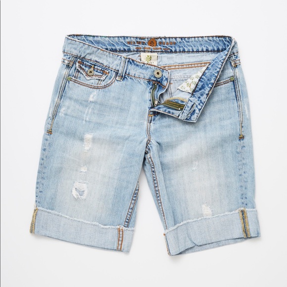 Shorts - Picture 2 of 3